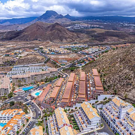 Апартаменты Floor View By Altamarhomes